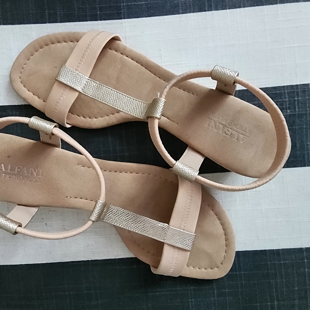 Alfani STEP FLEX Beige & Gold Strech Strappy Wedge Sandals 9M